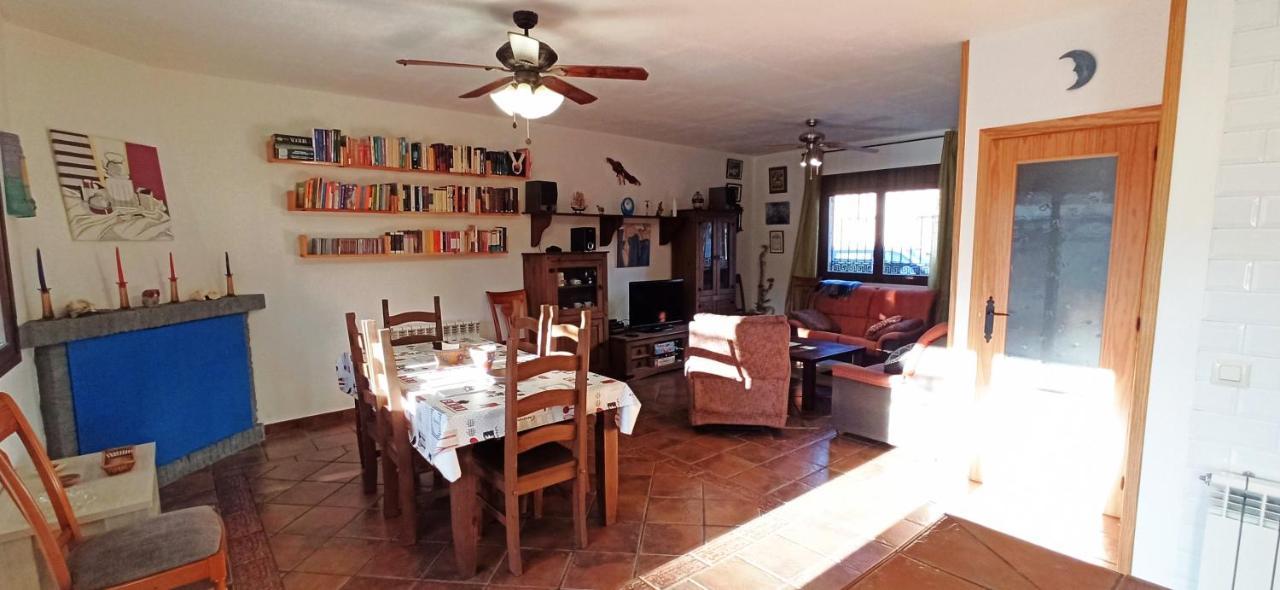 Villa La Higuera De Gredos à Higuera de las Dueñas Extérieur photo