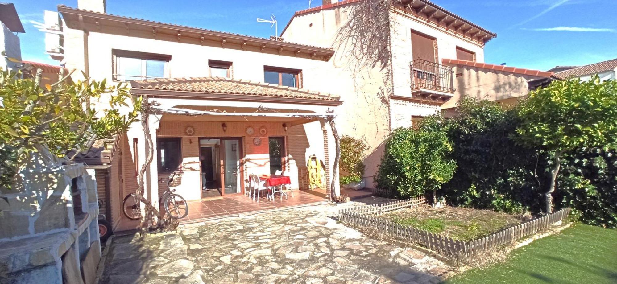 Villa La Higuera De Gredos à Higuera de las Dueñas Extérieur photo